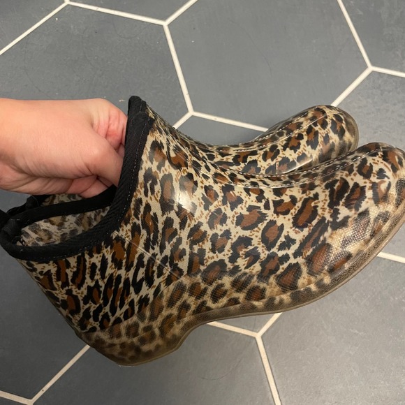 Corkys Leopard Print Ankle Rain Boots Women's Waterproof Slip On - Size 7 - Picture 6 of 7